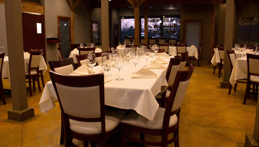 Opus Ocean Grille dining area